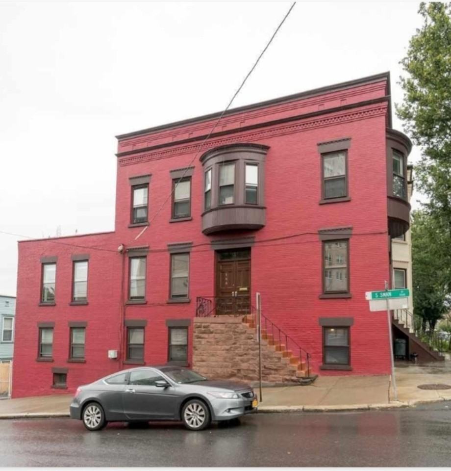 184 S Swan St #1 - Photo 2 of 32