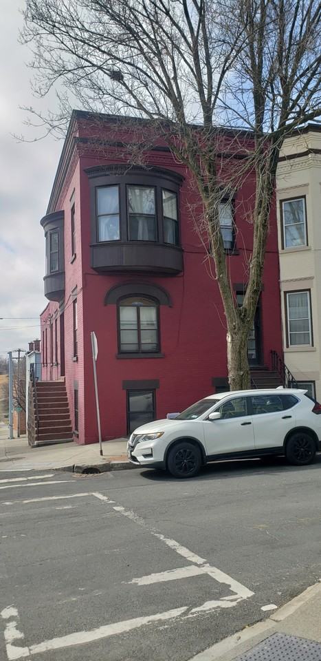 184 S Swan St #1 - Photo 3 of 32