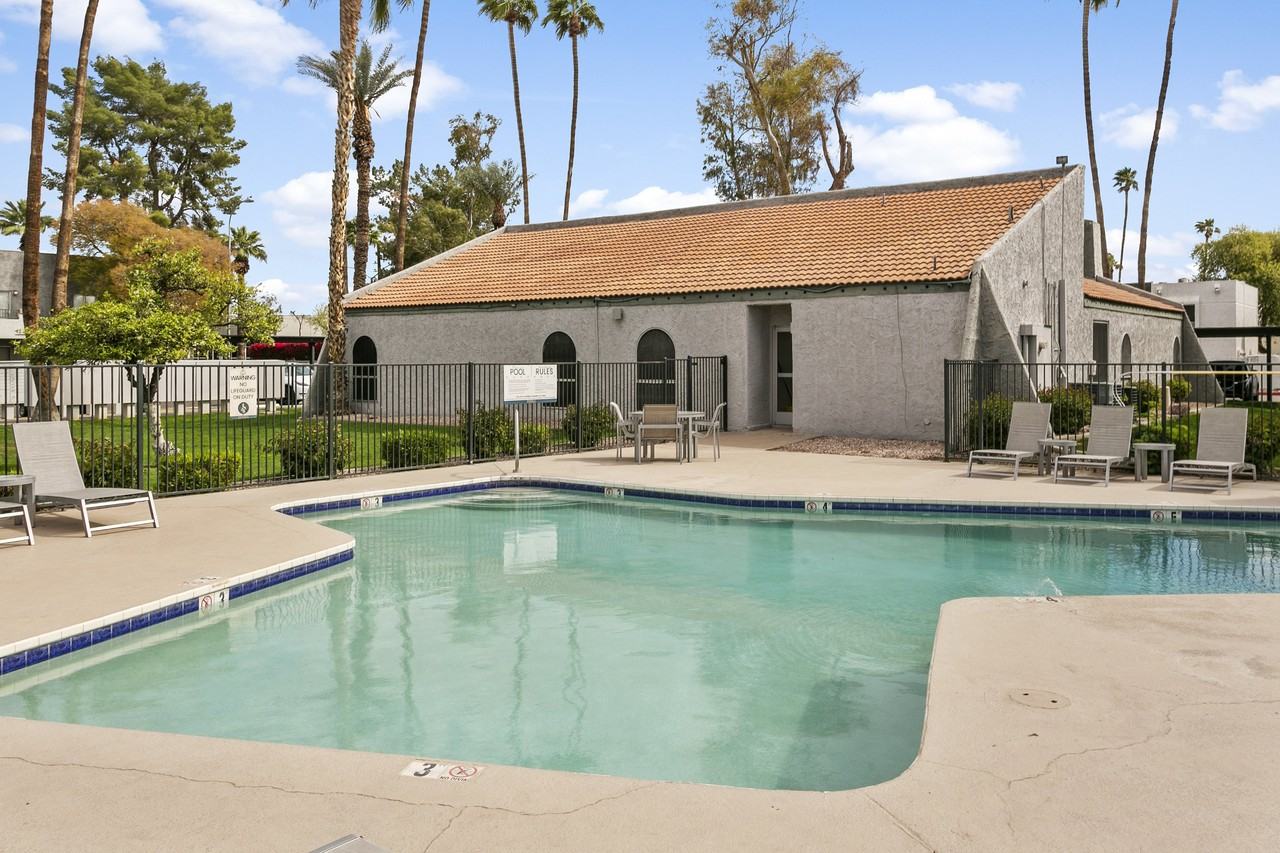 Central on Broadway - Photo 4 of 42