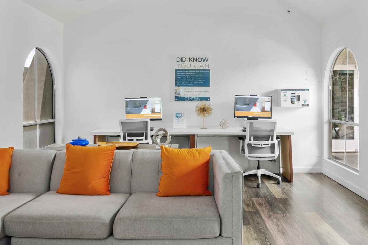 Central on Broadway - Photo 5 of 42