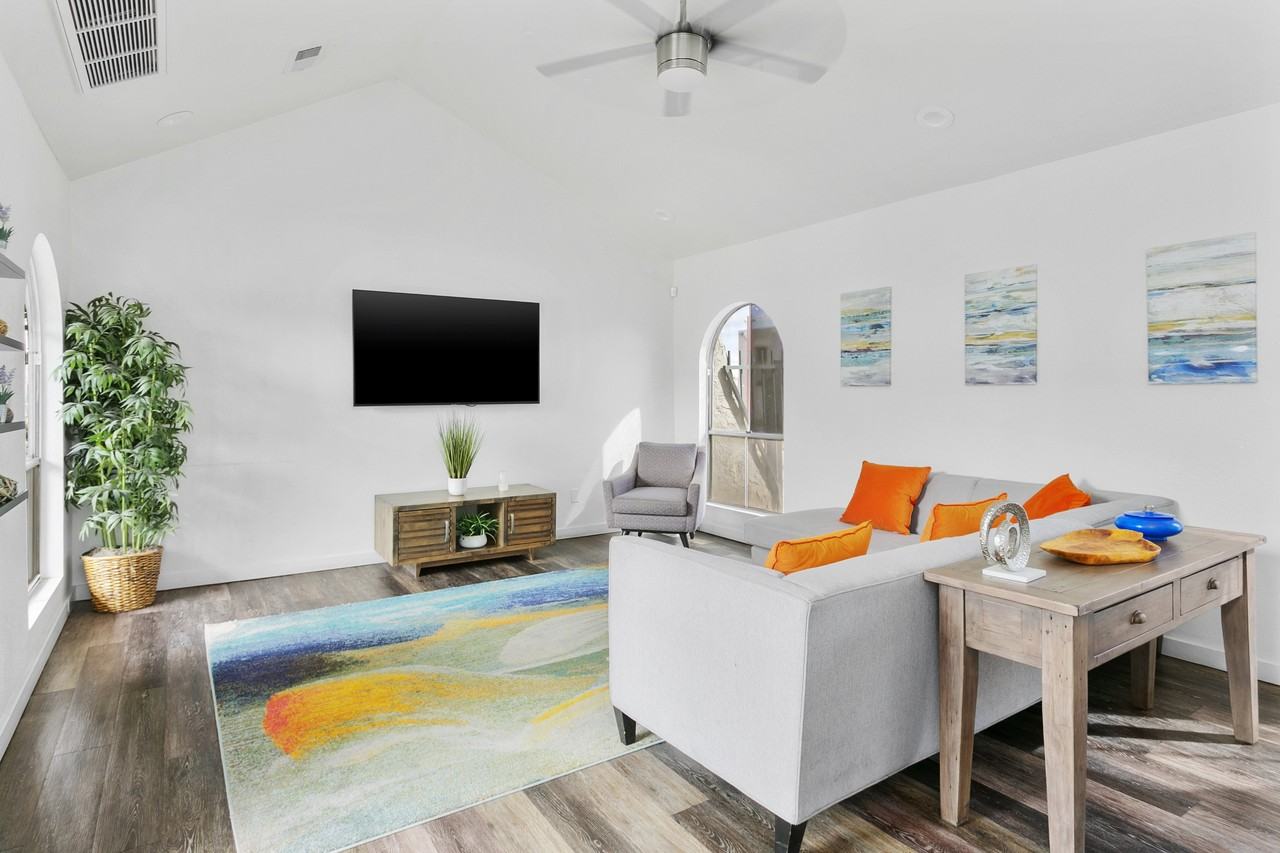 Central on Broadway - Photo 7 of 42