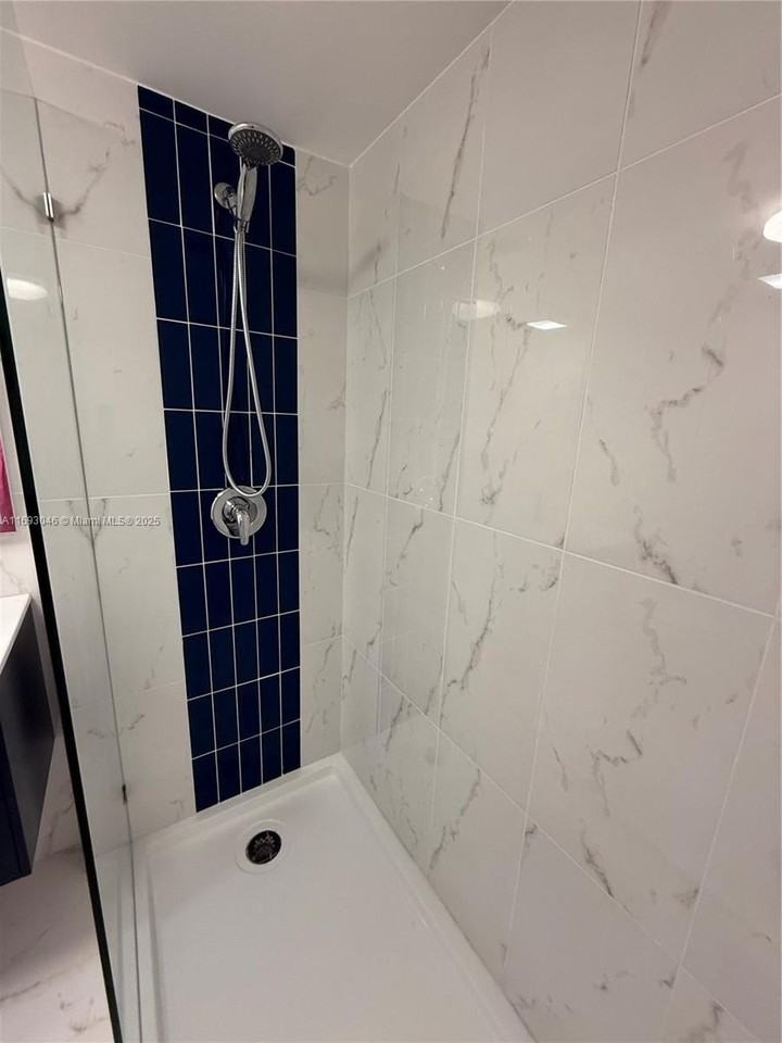 1600 Taft St - Photo 7 of 10