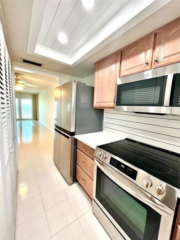 633 Alhambra Rd #703 - Photo 6 of 15