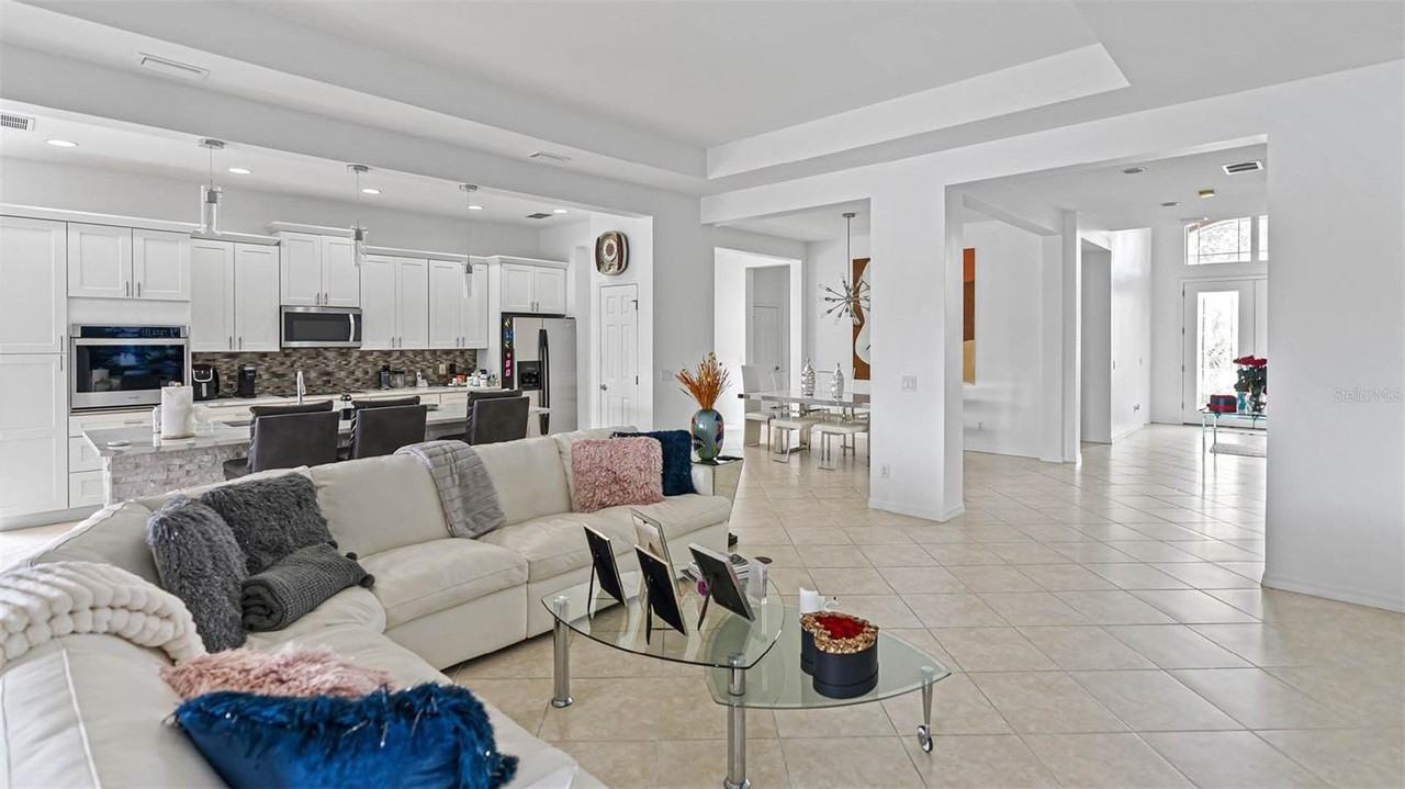 3671 Summerwind Cir - Photo 3 of 50