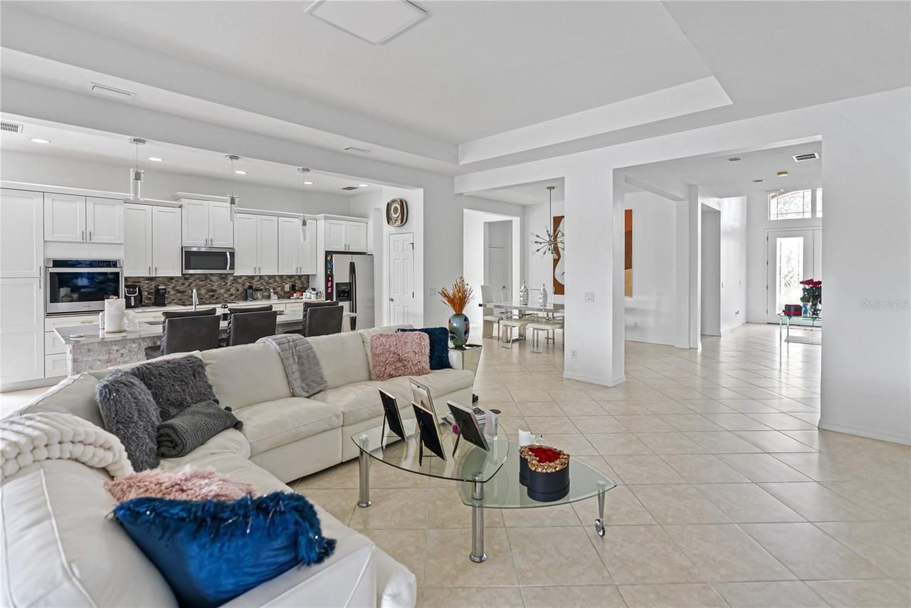 3671 Summerwind Cir - Photo 4 of 50