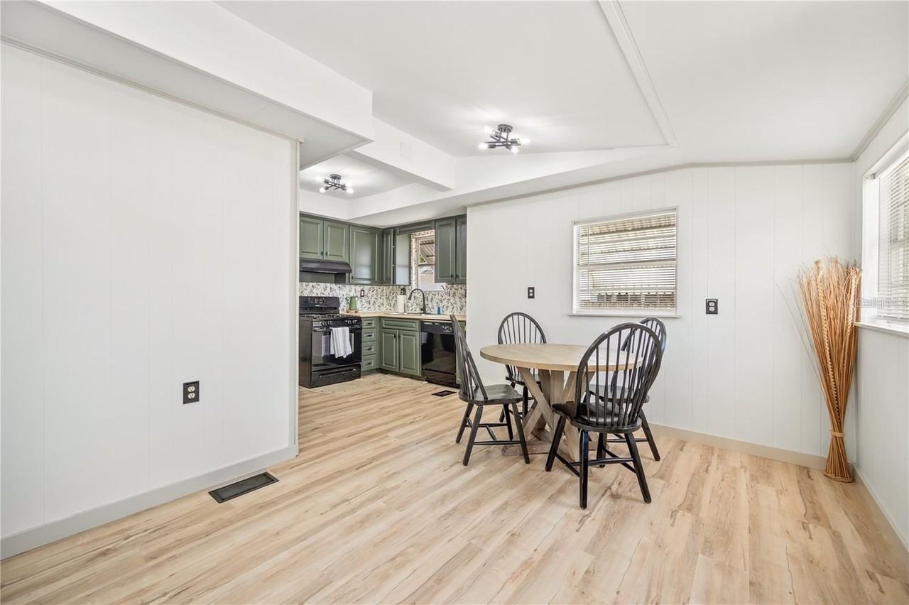 531 W Park St - Photo 7 of 23