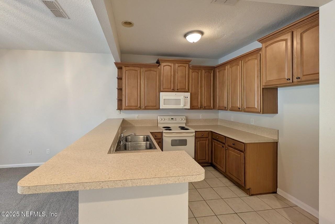 5815 Parkstone Crossing Dr - Photo 2 of 17