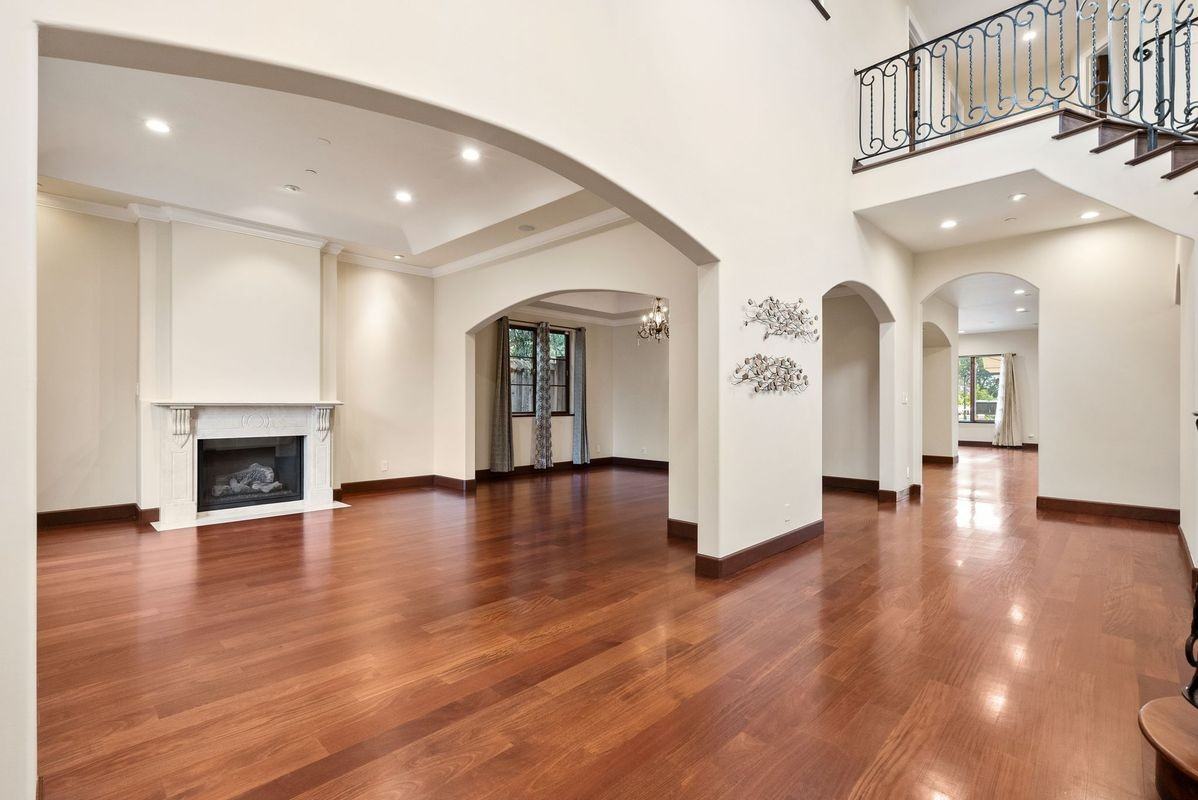 512 Lakeview Way - Photo 3 of 25