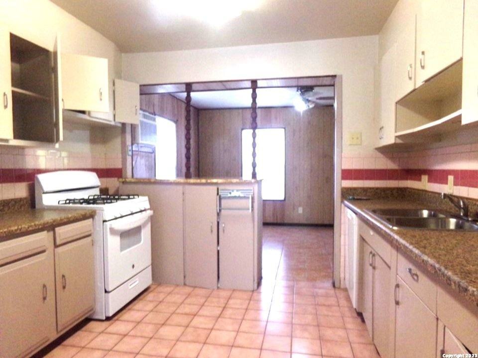 1330 Kendalia Ave - Photo 3 of 13