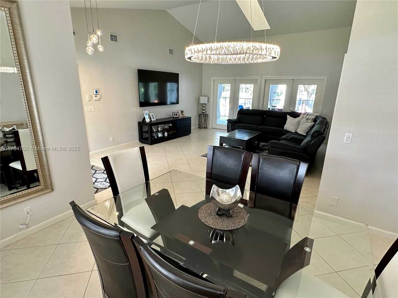 15 Balfour Rd W - Photo 5 of 32