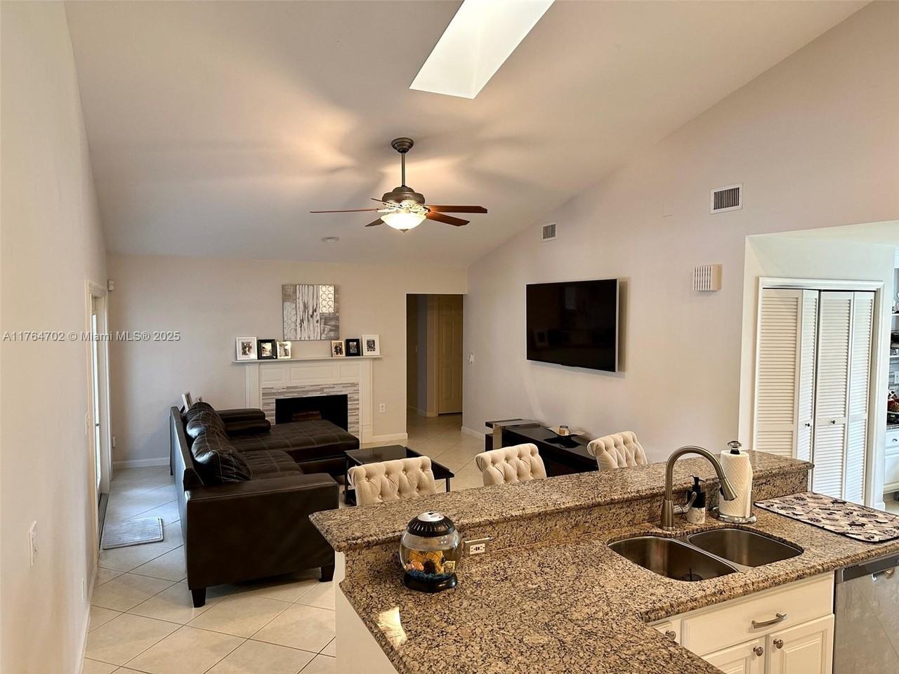 15 Balfour Rd W - Photo 7 of 32