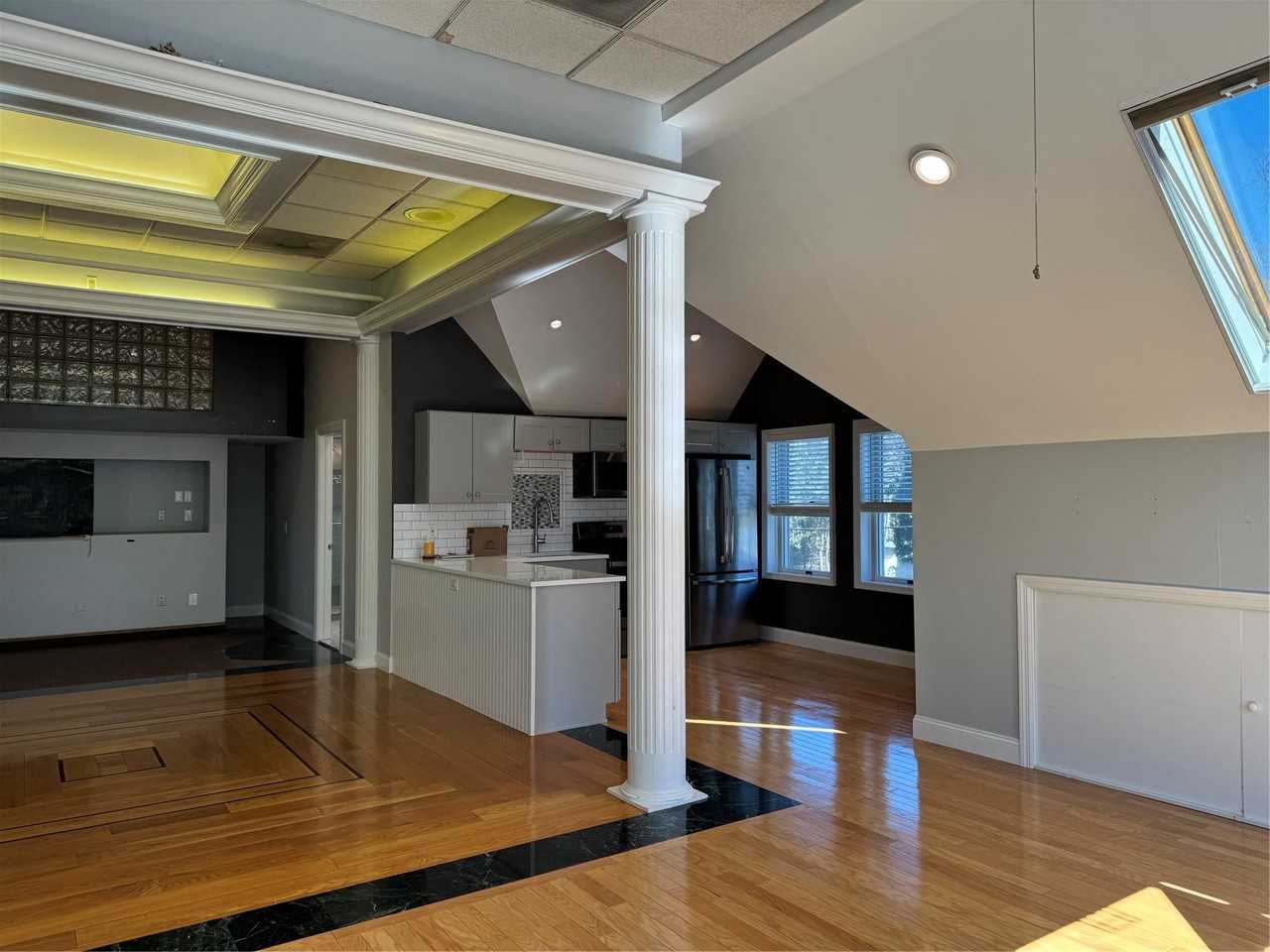 590 Commerce St - Photo 3 of 15