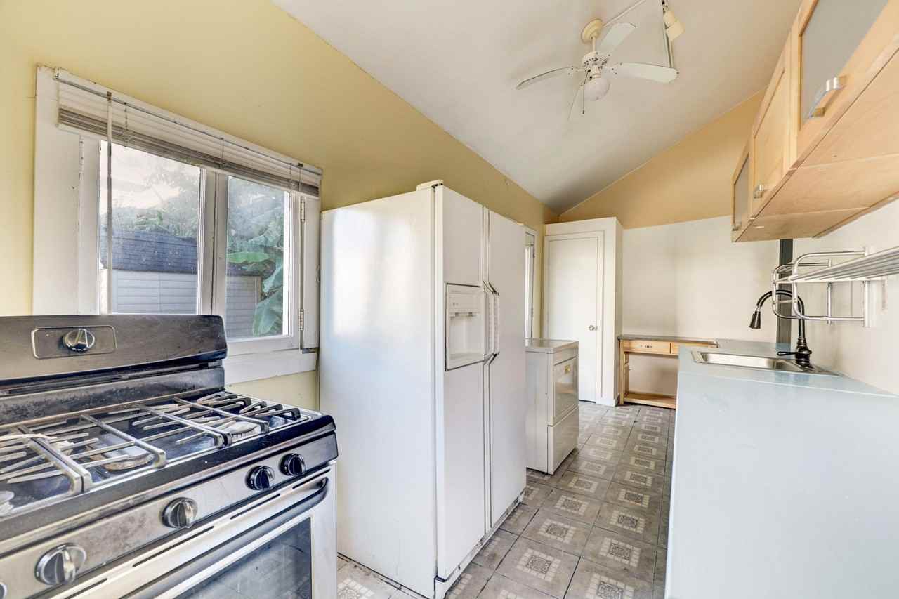 222 1/2 Marshall St - Photo 7 of 10