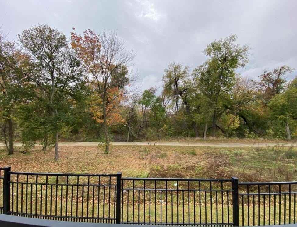 1918 Mcclane Dr - Photo 4 of 31