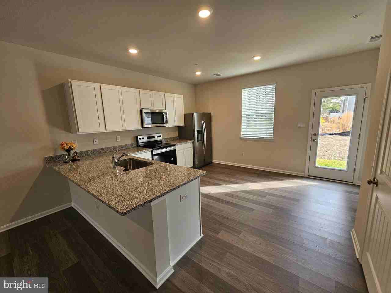 1509 Avon Way - Photo 4 of 19