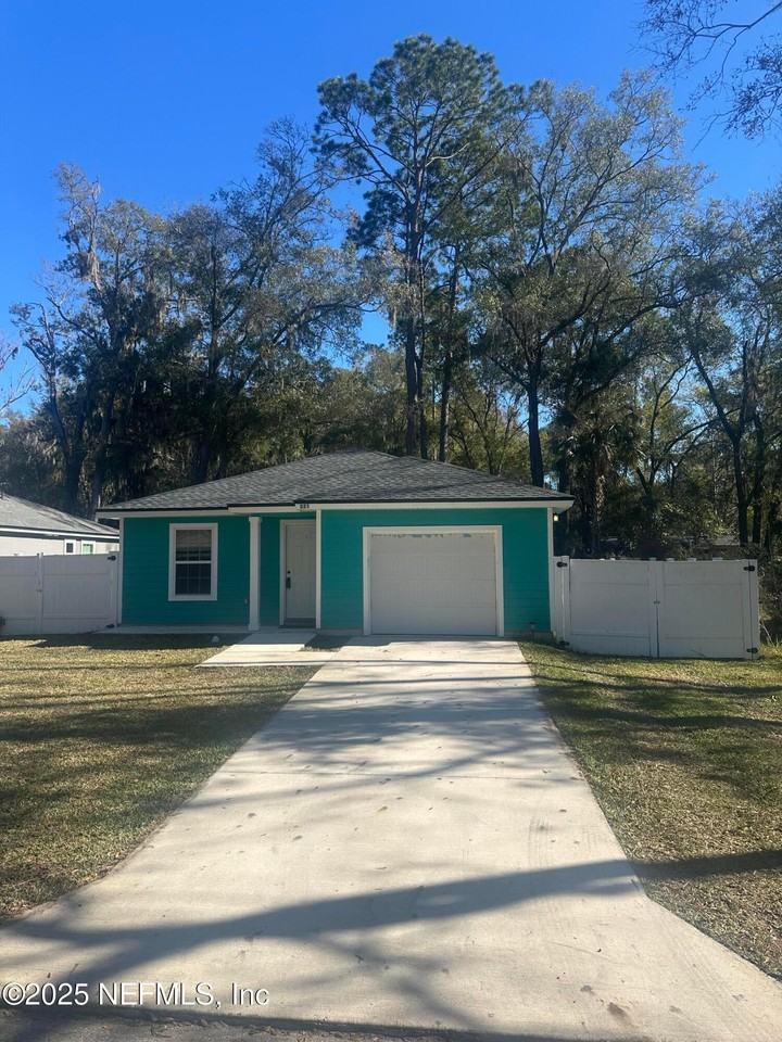 221 Monterey Blvd - Photo 2 of 17