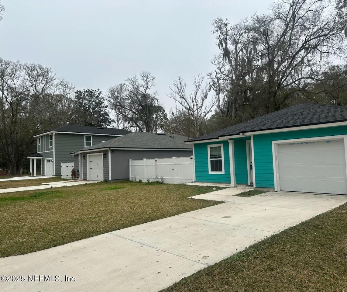 221 Monterey Blvd - Photo 3 of 17