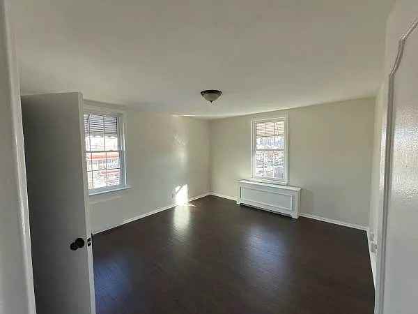 1562 Mace Ave - Photo 3 of 10