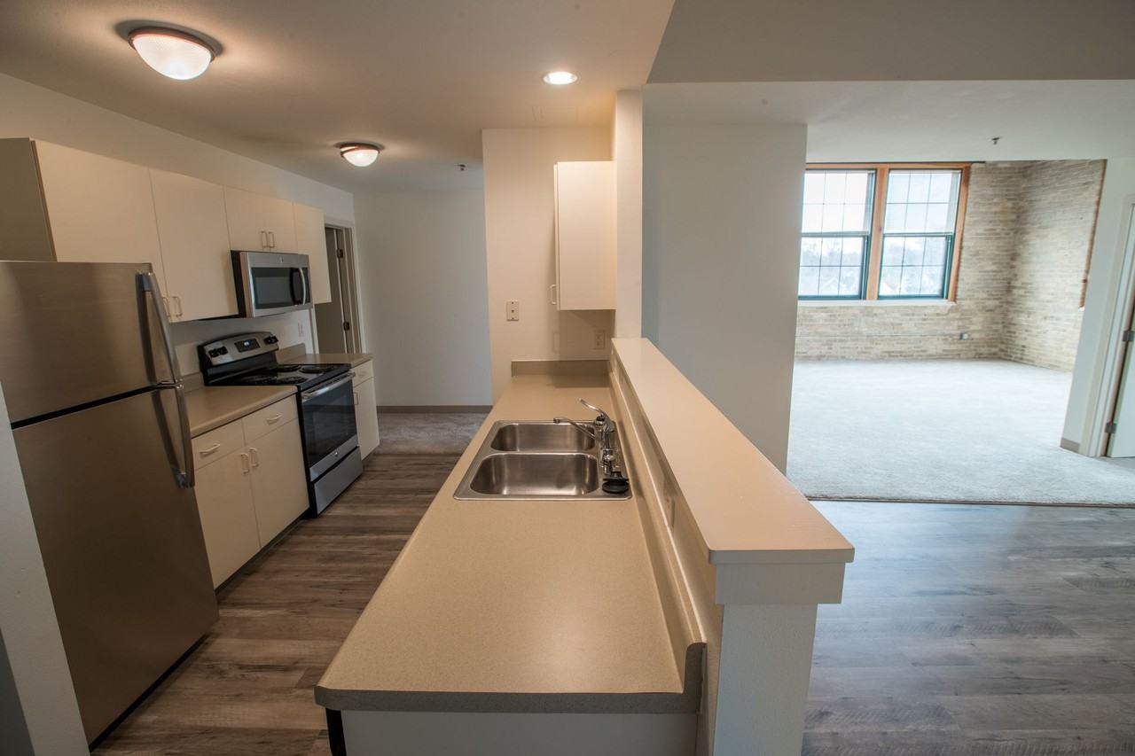 913 N. Spring Street - Photo 3 of 50