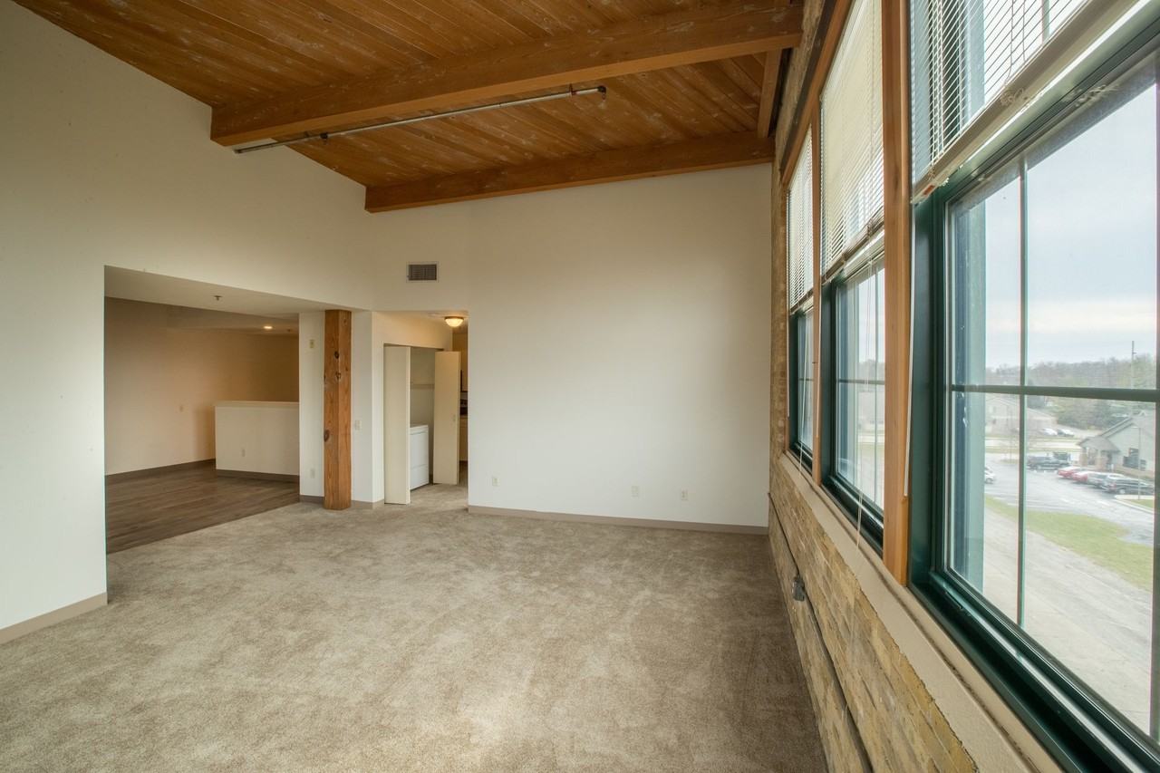 913 N. Spring Street - Photo 7 of 50