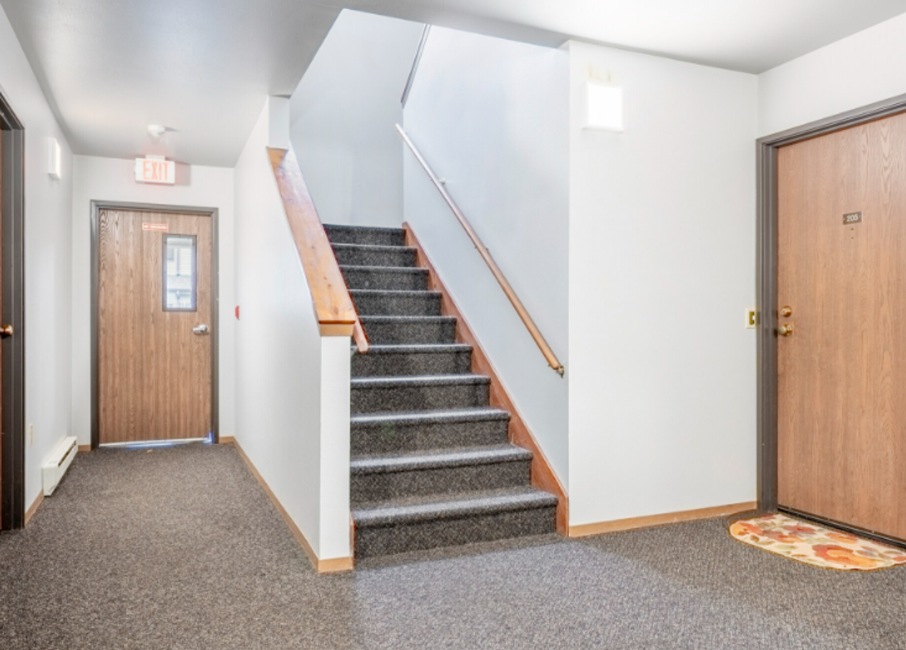 504 E 21st Street - Photo 4 of 31