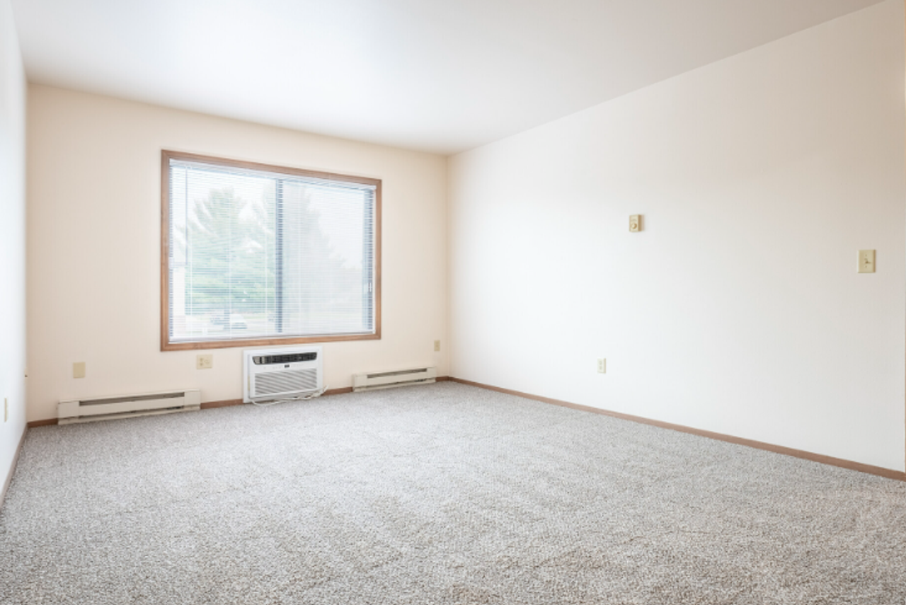 504 E 21st Street - Photo 7 of 22