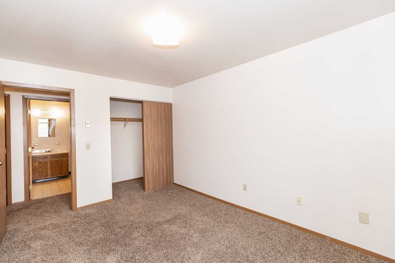 504 E 21st Street - Photo 6 of 22