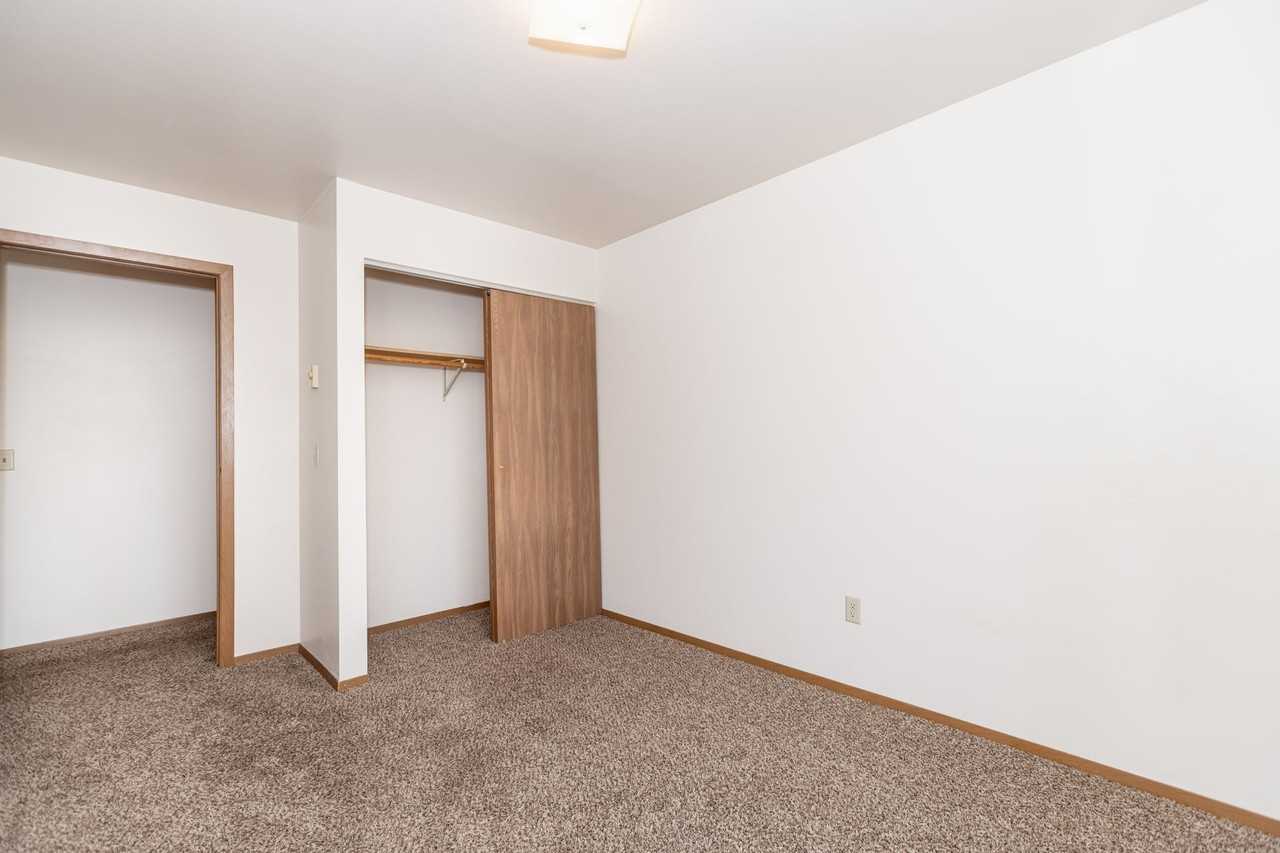 504 E 21st Street - Photo 7 of 22