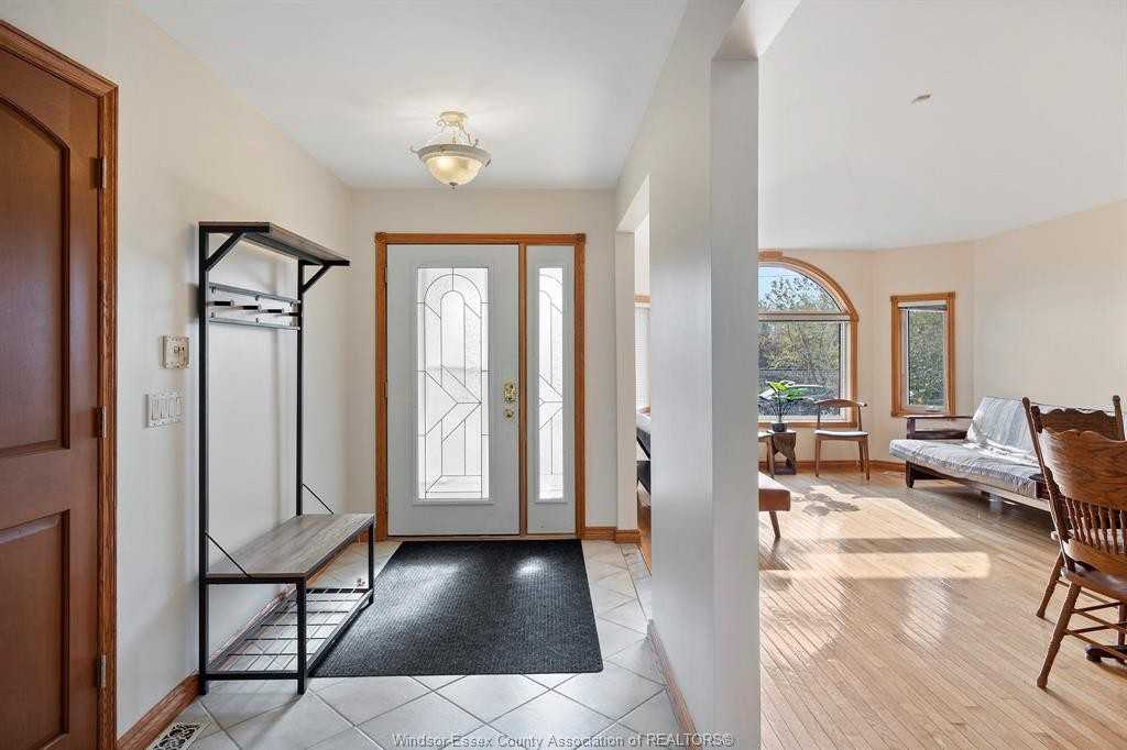 1266 Shoreline Avenue - Photo 3 of 26