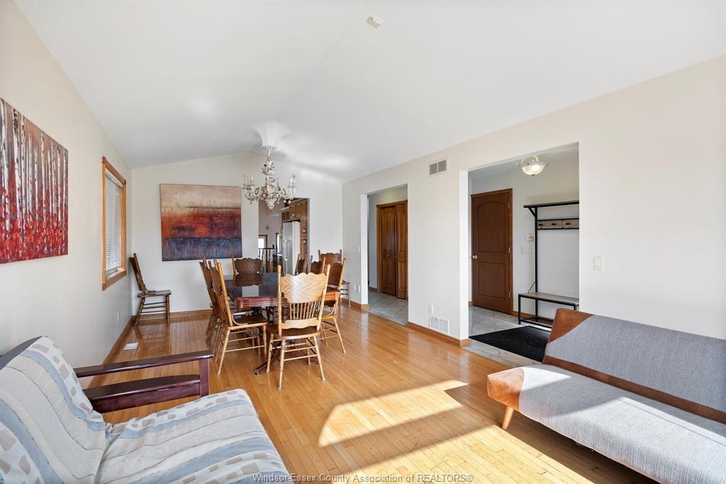 1266 Shoreline Avenue - Photo 5 of 26