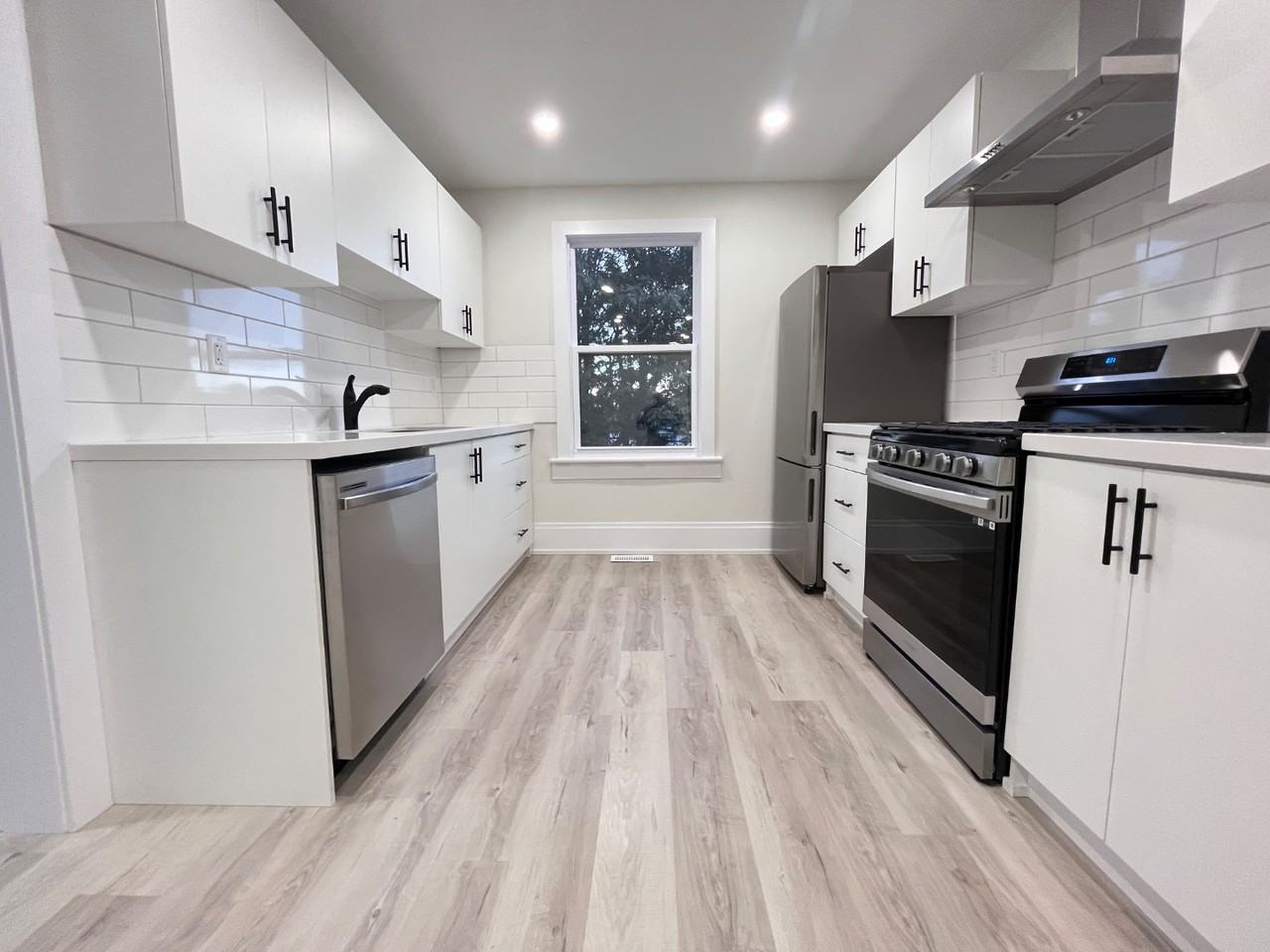33 Somerset Avenue - Photo 3 of 15
