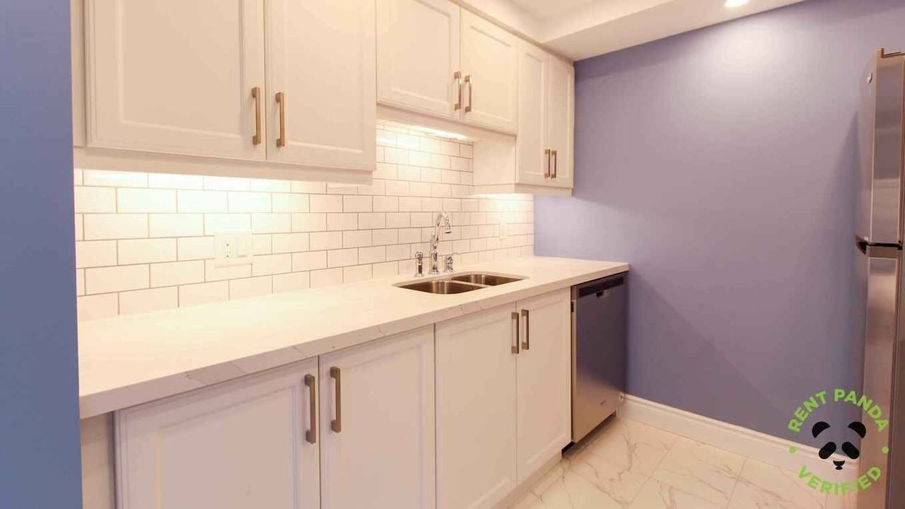 107 Bagot St - Photo 3 of 14