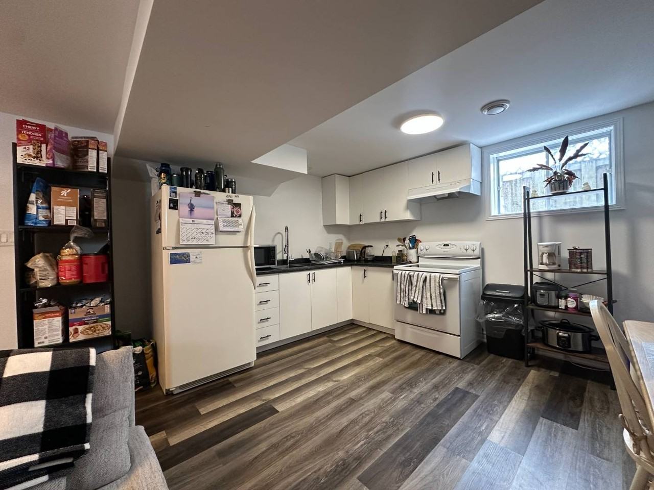 38 Albert Street South - Photo 3 of 20