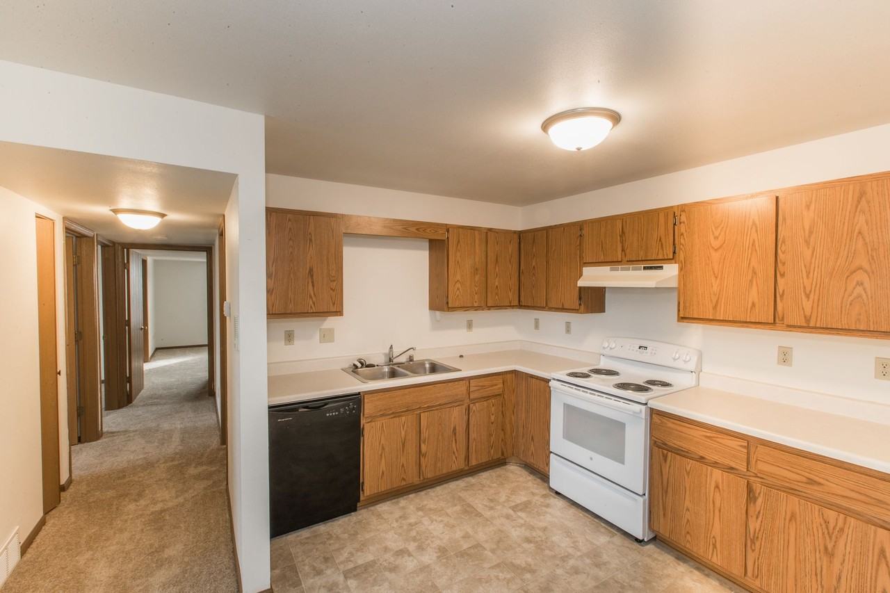 128 W Bell Street - Photo 4 of 38