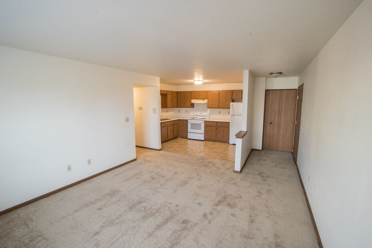 128 W Bell Street - Photo 5 of 38