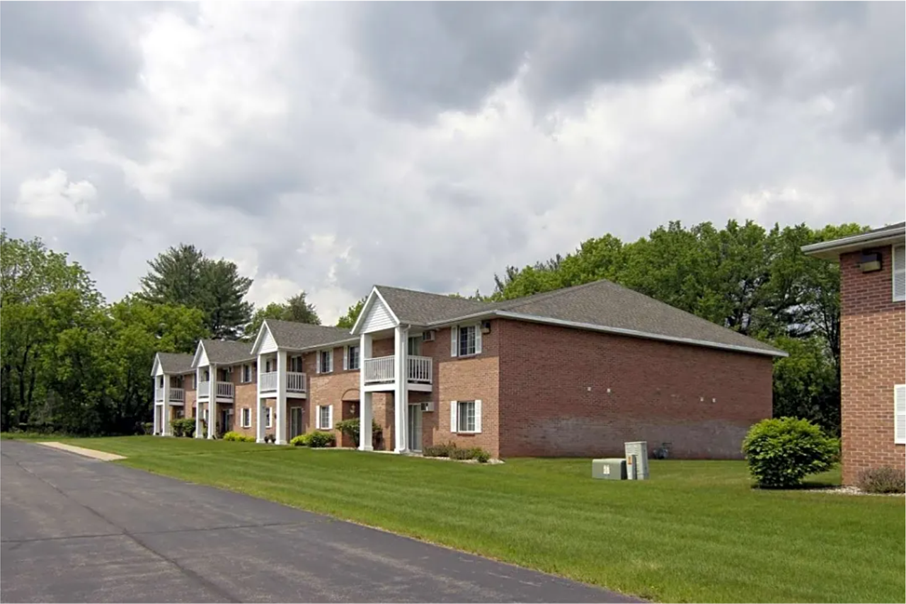 1553 Apple Tree Lane - Photo 2 of 29