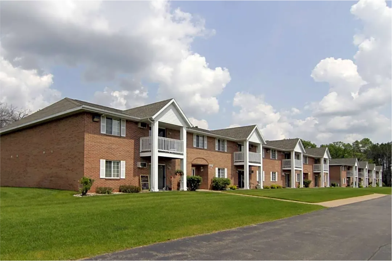 1553 Apple Tree Lane - Photo 3 of 29