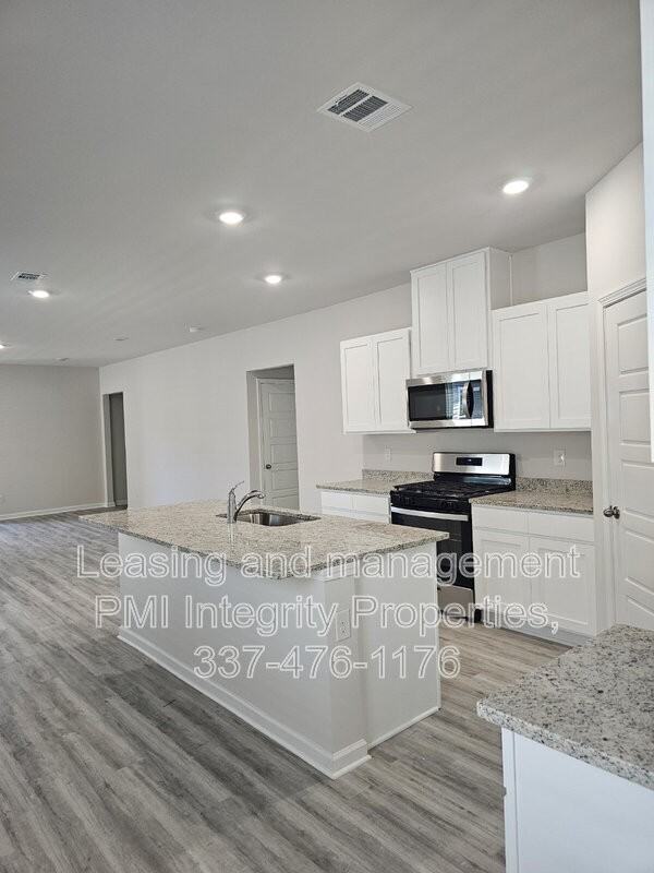 932 Renova Dr - Photo 3 of 25