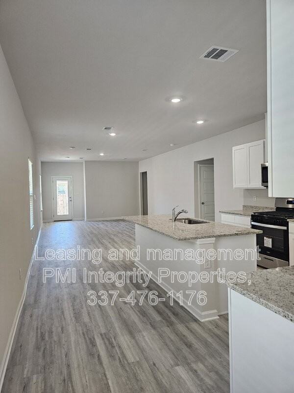 932 Renova Dr - Photo 4 of 25