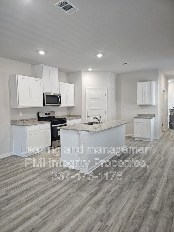 932 Renova Dr - Photo 5 of 25