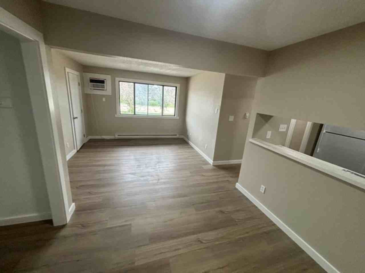 604 E 18th St - Photo 2 of 9