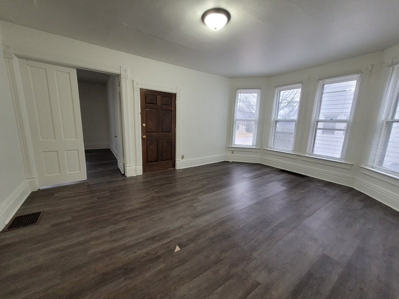 153 Brockway Ave - Photo 5 of 27