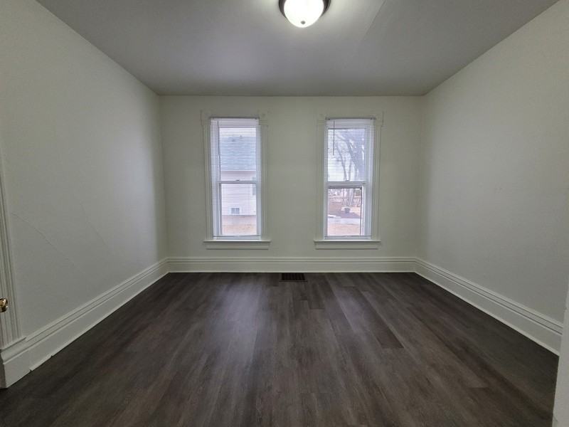 153 Brockway Ave - Photo 7 of 27