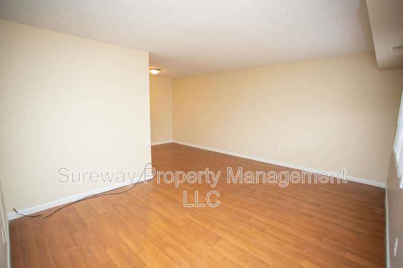 11 Dover Dr - Photo 3 of 33