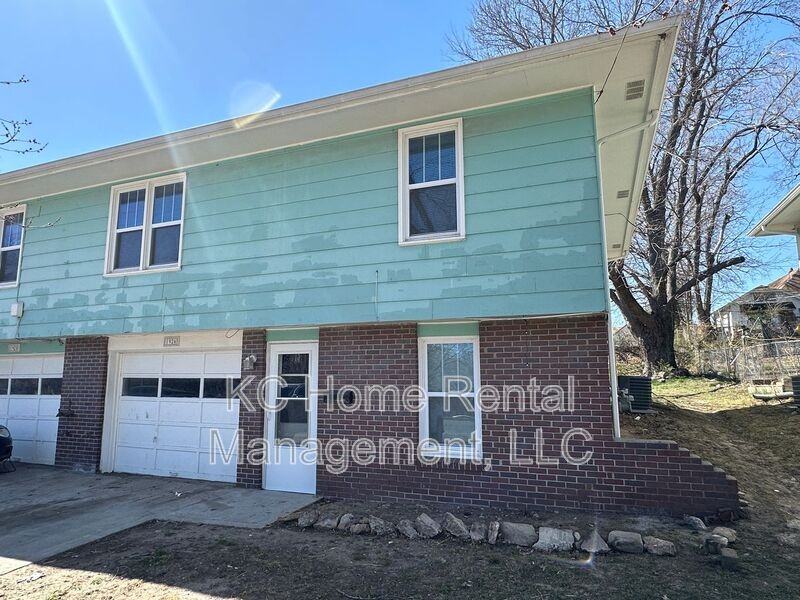 1926 S 14th St - Photo 2 of 33