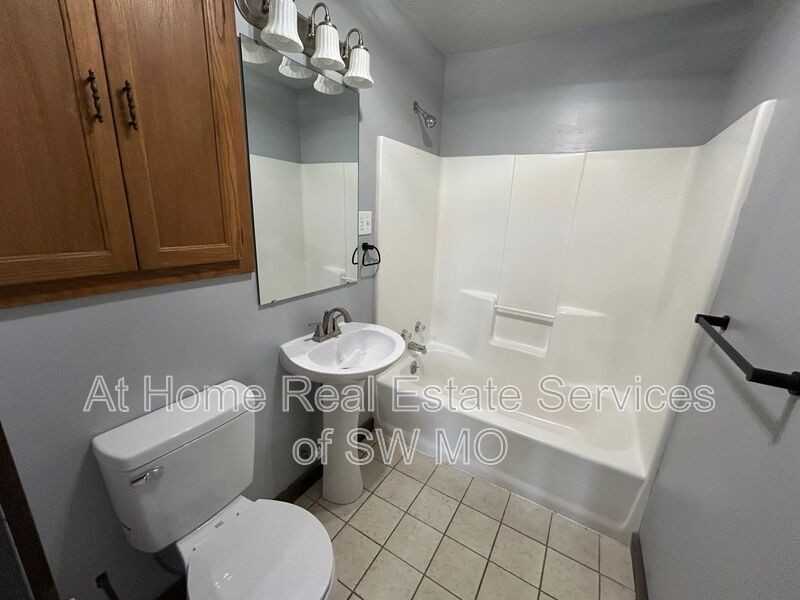 206 Tillman Ave - Photo 3 of 10