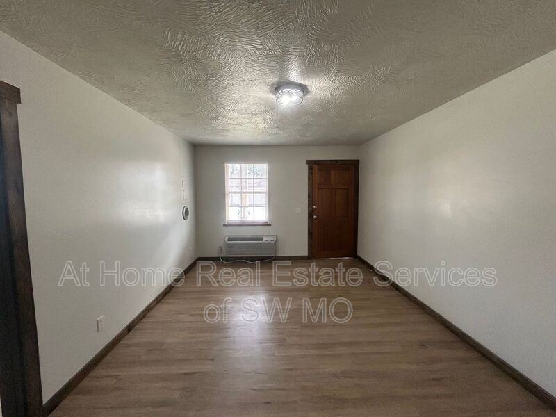 206 Tillman Ave - Photo 5 of 10