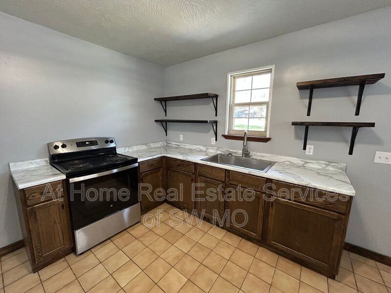 206 Tillman Ave - Photo 7 of 10
