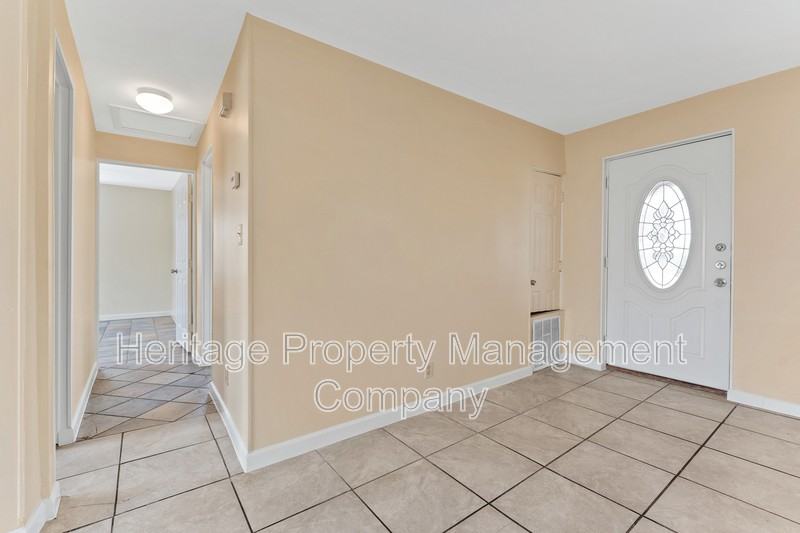 3323 W Woodlawn Ave - Photo 3 of 31