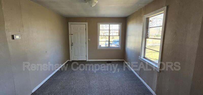 116 S Rucker Ave - Photo 2 of 11